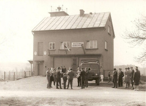 Hasičská zbrojnice s vozem TATRA 805