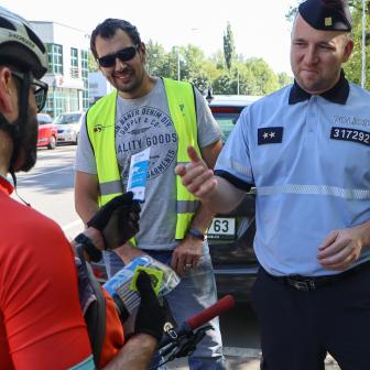 Policie ČR - Na kole bezpečně. Vzájemná ohleduplnost mezi řidiči vozidel a cyklisty